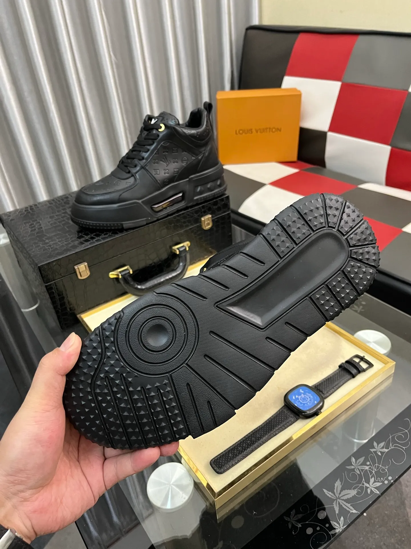 Ex-factory price: 438⌚️⌚️[LOUIS VUITTON] Same style as Louis Vuitton* official website 🚹Men's high-top casual shoes❤️Same style as popular celebrities and big names ~ Best-selling at home and abroad Lv focuses on the checkerboard series...Imported first-layer cowhide with special fabrics➕Full sheepskin lining➕Brand-specific hollow outsole, code number: 38-44
